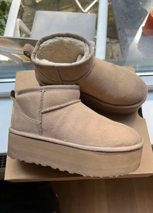 Uggs ultra mini platform beige, marque: UGG, état: Très bon état, taille: 38, 90,00 €, 95,20 € Protection acheteurs incluse