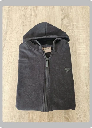 Veste Guess Noire 14 ans avec capuche 85% coton 🖤🌱, marke: GUESS, zustand: Sehr gut, größe: 14 Jahre / 164, 14,50 €, 15,93 € inklusive Vinted-Käuferschutz