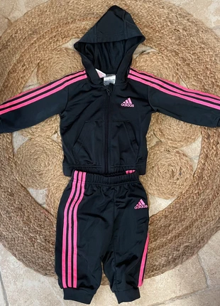 Ensemble, Adidas, des filles taille 3/6 mois, marque: adidas, état: Très bon état, taille: 3-6 mois / 62 cm, 5,00 €, 5,95 € Protection acheteurs incluse