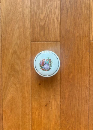 Petit pot à crème ou boîte à pilules en faïence de Chine - Décor Marquis & Marquise, marque: Faïence, état: Très bon état, 8,00 €, 9,10 € Protection acheteurs incluse