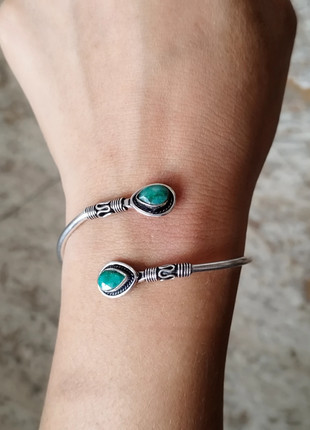 Bracelet indien artisanal argenté émeraude bijoux fantaisie laiton, marque: Fabrication Artisanale, état: Neuf sans étiquette, 12,00 €, 13,30 € Protection acheteurs (Pro) incluse
