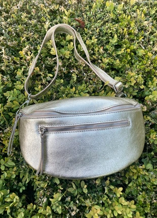 Sac banane en cuir doré – pratique et tendance, merk: cuir&carat, staat: Nieuw met prijskaartje, € 79,00, € 83,65 inclusief Kopersbescherming