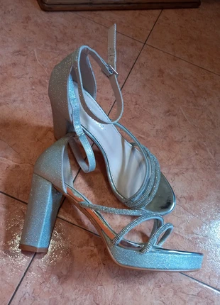Sandálias salto alto prateadas, tam. 37, marca: CHC-Shoes, estado: Muito bom, tamanho: 37, €8.00, €9.10 inclui Proteção do Comprador