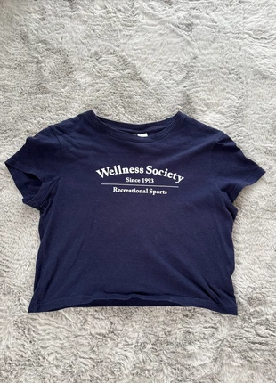 dunkelblaues T-shirt, marke: H&M, zustand: Gut, größe: S / 36 / 8, 3,00 €, 3,85 € inklusive Vinted-Käuferschutz