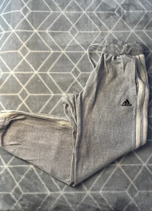 Jogging Adidas Gris |D, marke: adidas, zustand: Sehr gut, größe: S, 12,00 €, 13,30 € beinhaltet Vinted-Käuferschutz Pro