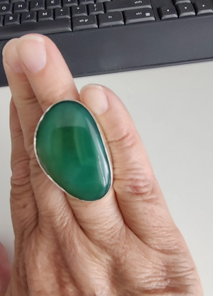 Zilveren ring met groene steen (chrysopraas), maat 19, marca: NO LABEL, estado: Muito bom, tamanho: 19 mm Ø / 21, €45.00, €47.95 inclui Proteção do Comprador