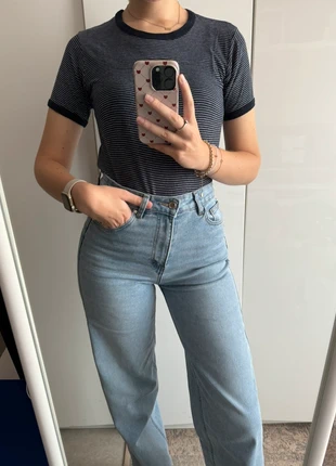 Donkerblauw gestreepte Brandy Melville top, merk: Brandy Melville, staat: Nieuw zonder prijskaartje, maat: Universele maat, € 7,50, € 8,58 inclusief Kopersbescherming