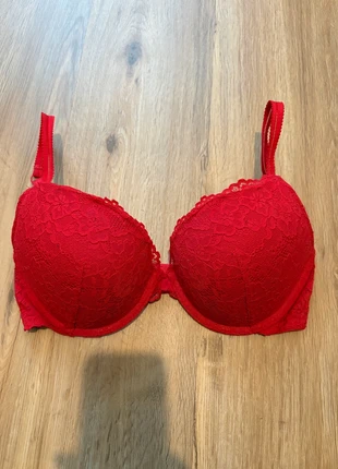 Roter Push-Up BH, merk: New Yorker, staat: Heel goed, maat: 80D, € 3,00, € 3,85 inclusief Kopersbescherming