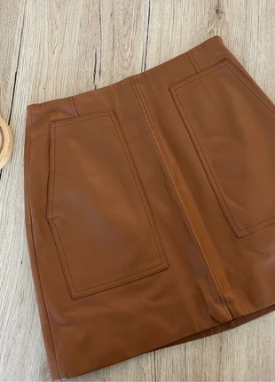 Jupe courte en simili cuir marron – H&M – Taille 36, marca: H&M, estado: Bueno, tamaño: S / 36 / 8, 8,00 €, 9,10 € Protección al comprador incluida