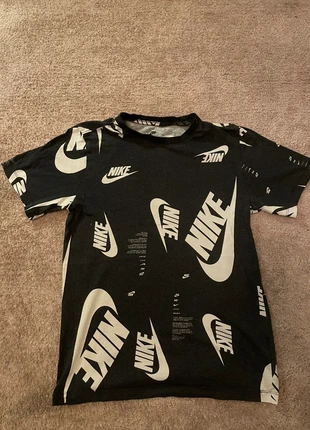 Tee shirt Nike noir, marca: Nike, estado: Muito bom, tamanho: S, €13.00, €14.35 inclui Proteção do Comprador