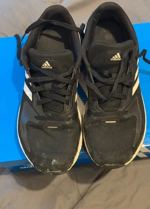 Baskets / sneakers Adidas noir et blanc taille 37,5, merk: adidas, staat: Veelgebruikt, maat: 37.5, € 10,00, € 11,20 inclusief Kopersbescherming