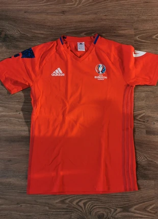 T-shirt Adidas rouge, brand: adidas, condition: Very good, size: M, €6.00, €7.00 includes Buyer Protection