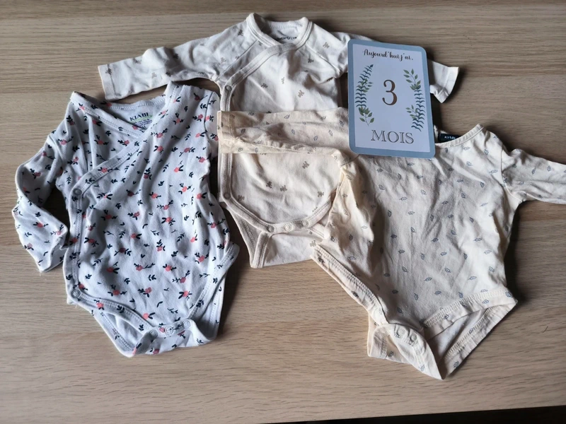 Lot bodys 3 mois