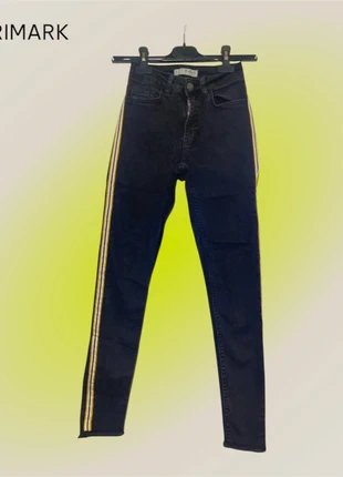 Jean skinny noir taille 34 avec bandes jaunes style sport chic tendance - Primark, marque: Primark, état: Très bon état, taille: XS / 34 / 6, 8,00 €, 9,10 € Protection acheteurs incluse