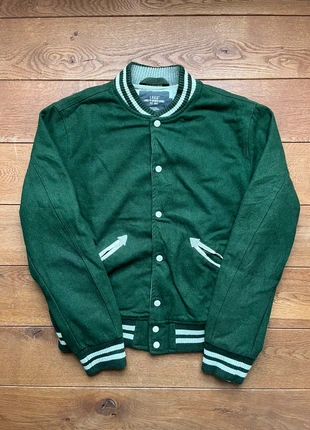 Bomber universitaire h&m vintage vert et blanc - Taille M, merk: H&M, staat: Heel goed, maat: M, € 15,00, € 16,45 inclusief Kopersbescherming Pro
