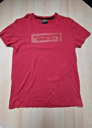 T-shirt rouge bordeaux Superdry/ motifs rouge imprimés / taille M homme, brand: Superdry, condition: Good, size: M, €2.00, €2.80 includes Buyer Protection