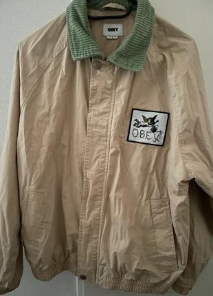 Veste Obey beige avec patch & col en velours vert – unisexe, brand: Obey, condition: Very good, size: S, €32.50, €34.83 includes Buyer Protection