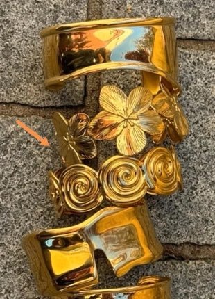 1 piece Bracelet fleurs dorées🌹, marca: Vintage Dressing, estado: Muito bom, €14.00, €15.40 inclui Proteção do Comprador