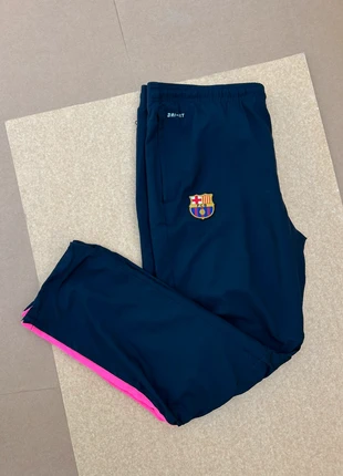 Nike Retro x FcBarcelona Baggy Track Pants Vintage Bleu Marine 90’s Limited Edition y2k T.L, marque: Nike, état: Très bon état, taille: L, 37,00 €, 39,55 € Protection acheteurs incluse