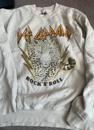 Def Leppard tour sweatshirt, brand: Def Leppard, condition: Good, size: M / 10, £5.00, £5.95 includes Buyer Protection