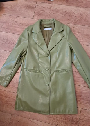 Chubasquero verde, marque: Bershka, état: Neuf sans étiquette, taille: M / 38 / 10, 10,00 €, 11,20 € Protection acheteurs incluse