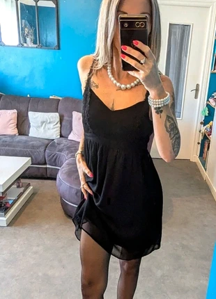 🖤 Robe noire Naf Naf - Taille 36 – dentelle & légèreté chic 🖤, brand: Naf Naf, condizioni: Ottime, taglia: S / IT 40 / EU 36, €15.00, €16.45 include la Protezione acquisti Pro