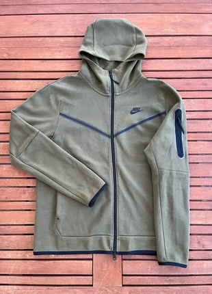 Gilet Nike Tech kaki M, brand: Nike, condizioni: Ottime, taglia: M, €34.99, €37.44 include la Protezione acquisti