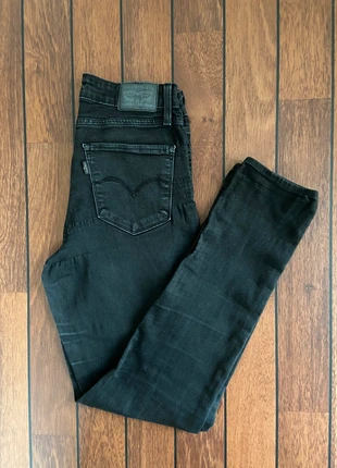 Jean Levi's Femme W29 L30 M - 38 FR Taille Haute filiforme Skinny 721 High Rise noir patch brodé, marke: Levi's, zustand: Sehr gut, größe: M / 38 / 10, 16,00 €, 17,50 € inklusive Vinted-Käuferschutz