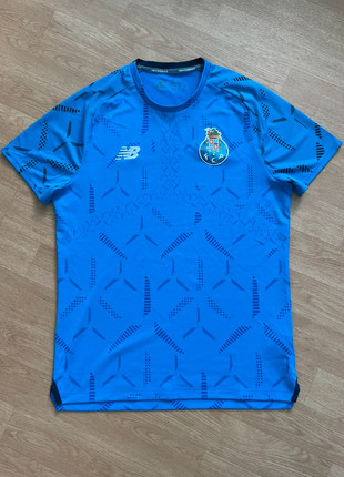 Maillot d’entraînement FC Porto Officiel – Taille L – Neuf, marque: New Balance, état: Neuf sans étiquette, taille: L, 45,00 €, 47,95 € Protection acheteurs incluse
