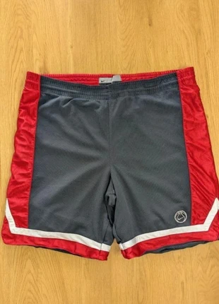 Short Gris et Rouge Nike | Taille XXL | Très bon état, marca: Nike, estado: Muy bueno, tamaño: XXL, 14,40 €, 15,82 € Protección al comprador Pro incluida