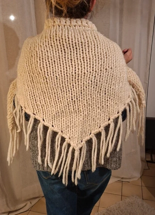 Châle maille beige/crème, marque: Fait Main, état: Très bon état, 5,00 €, 5,95 € Protection acheteurs incluse