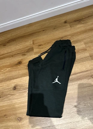 Unisex Jogging Hose, staat: Nieuw met prijskaartje, maat: M, € 16,00, € 17,50 inclusief Kopersbescherming