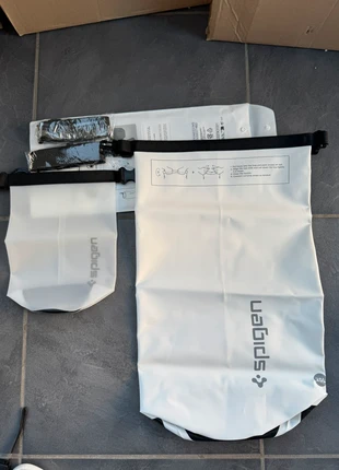Lot 2 sacs étanches Spigen Aqua Shield 20L + 2L – couleur Blanc Snow White imperméables, brand: Spigen, condition: Very good, €20.00, €21.70 includes Buyer Protection Pro