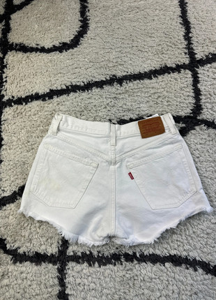 Short levi’s 501 Premium W26 Blanc SL028, marque: Levi's, état: Très bon état, taille: S / 36 / 8, 16,99 €, 18,54 € Protection acheteurs (Pro) incluse