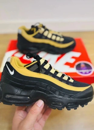 Nike Air Max 95 Black Elemental Gold Taille 37.5, marque: Nike, état: Très bon état, taille: 37.5, 59,99 €, 63,69 € Protection acheteurs (Pro) incluse