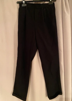 Pantalon noir tailleur, marque: Stradivarius, état: Très bon état, taille: XS / 34 / 6, 6,00 €, 7,00 € Protection acheteurs incluse