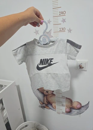 Nike tshirt, marca: Nike, estado: Muito bom, tamanho: 9-12 meses / 74 cm, €5.00, €5.95 inclui Proteção do Comprador