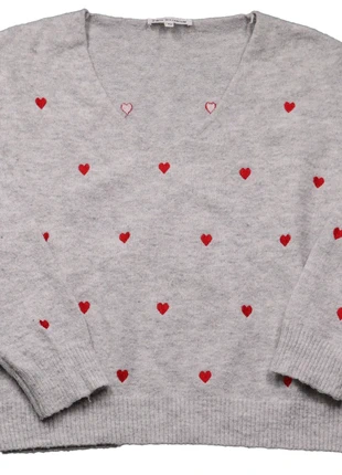 Lichtgrijze trui met hartjes, staat: Goed, maat: M, € 4,32, € 5,24 inclusief Kopersbescherming Pro