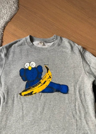 Pull kaws x uniqlo, marque: Kaws, état: Très bon état, taille: 12 ans / 152 cm, 15,00 €, 16,45 € Protection acheteurs incluse