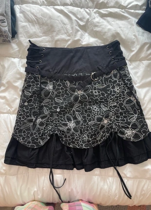 Jupe noir à motif de fleur blanche Xanaka, brand: Xanaka, condition: Very good, size: One size, €8.00, €9.10 includes Buyer Protection