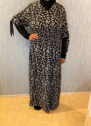 Robe noir fleuri longue, marke: Shein, zustand: Neu, größe: XL / 42 / 14, 10,00 €, 11,20 € inklusive Vinted-Käuferschutz