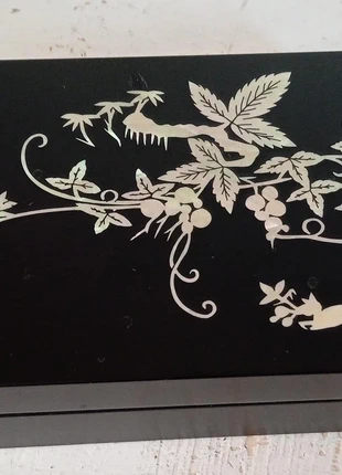 korean lacquer jewelry box, marque: national museum of korea, état: Bon état, 35,00 €, 37,45 € Protection acheteurs incluse