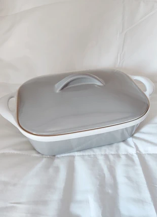 Teglia da forno grigio tortora con coperchio in cermaica stoneware, merk: Evviva, staat: Nieuw, € 14,00, € 15,40 inclusief Kopersbescherming