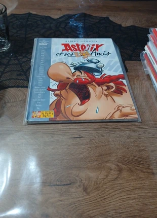 Hommage a Albert uderzo asterix et ses amis, état: Très bon état, 5,00 €, 5,95 € Protection acheteurs incluse