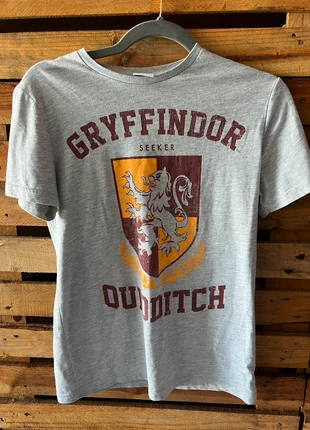T-Shirt Harry Potter Gryffindor Quidditch – Cinzenta – Tamanho XS, marca: Harry Potter, estado: Muito bom, tamanho: XS / 34 / 6, €9.00, €10.15 inclui Proteção do Comprador