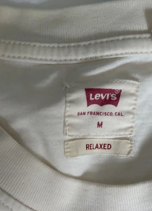 T-shirt homme Levi’s blanc crème – Taille M – Coupe relax – 100% coton, marque: Levi's, état: Bon état, taille: M, 3,00 €, 3,85 € Protection acheteurs incluse