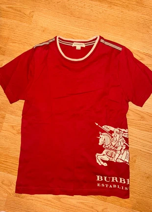 TEE shirt Burberry 10 ans, marque: Burberry, état: Très bon état, taille: 10 ans / 140 cm, 38,00 €, 40,60 € Protection acheteurs incluse