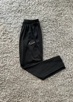 Jogging de sport Nike Homme Noir Taille M, marca: Nike, estado: Muito bom, tamanho: M, €15.00, €16.45 inclui Proteção do Comprador