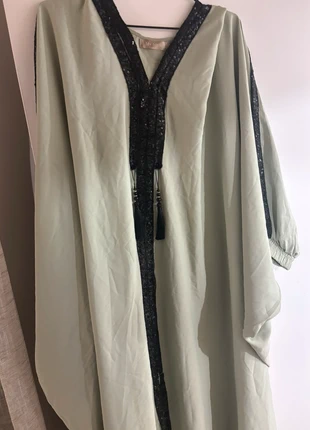 Abaya verte papillon XL, marque: POMME, état: Satisfaisant, taille: XL / 42 / 14, 7,00 €, 8,05 € Protection acheteurs incluse