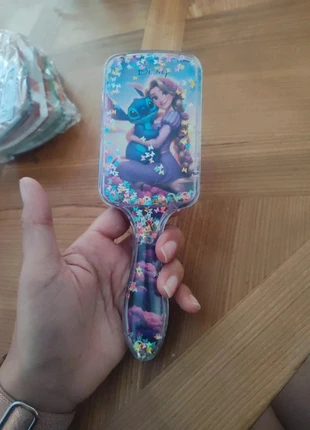 Brosse fille, merk: Disney, staat: Nieuw zonder prijskaartje, € 5,00, € 5,95 inclusief Kopersbescherming